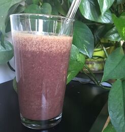 A refreshing and healthy smoothie, made from 5 simple ingredients. Perfect for breakfast or for a healthy afternoon snack!   1. In a blender, add 1 packet of frozen açaí (100 g), 1 tbsp honey, and 1 tbsp chia seeds. 2. Add 2-3 dates, adjusting for sweetness (more dates=more sweet). 3. Add 1 serving of coconut water (11.1 fl oz). 4. Blend and enjoy!